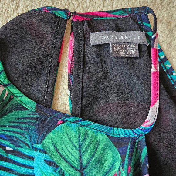 Floral Flowy Back Slit High-Low Top - Picture 6 of 9